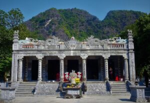 Cycling route to Bich Dong Pagoda and Thai Vi Temple